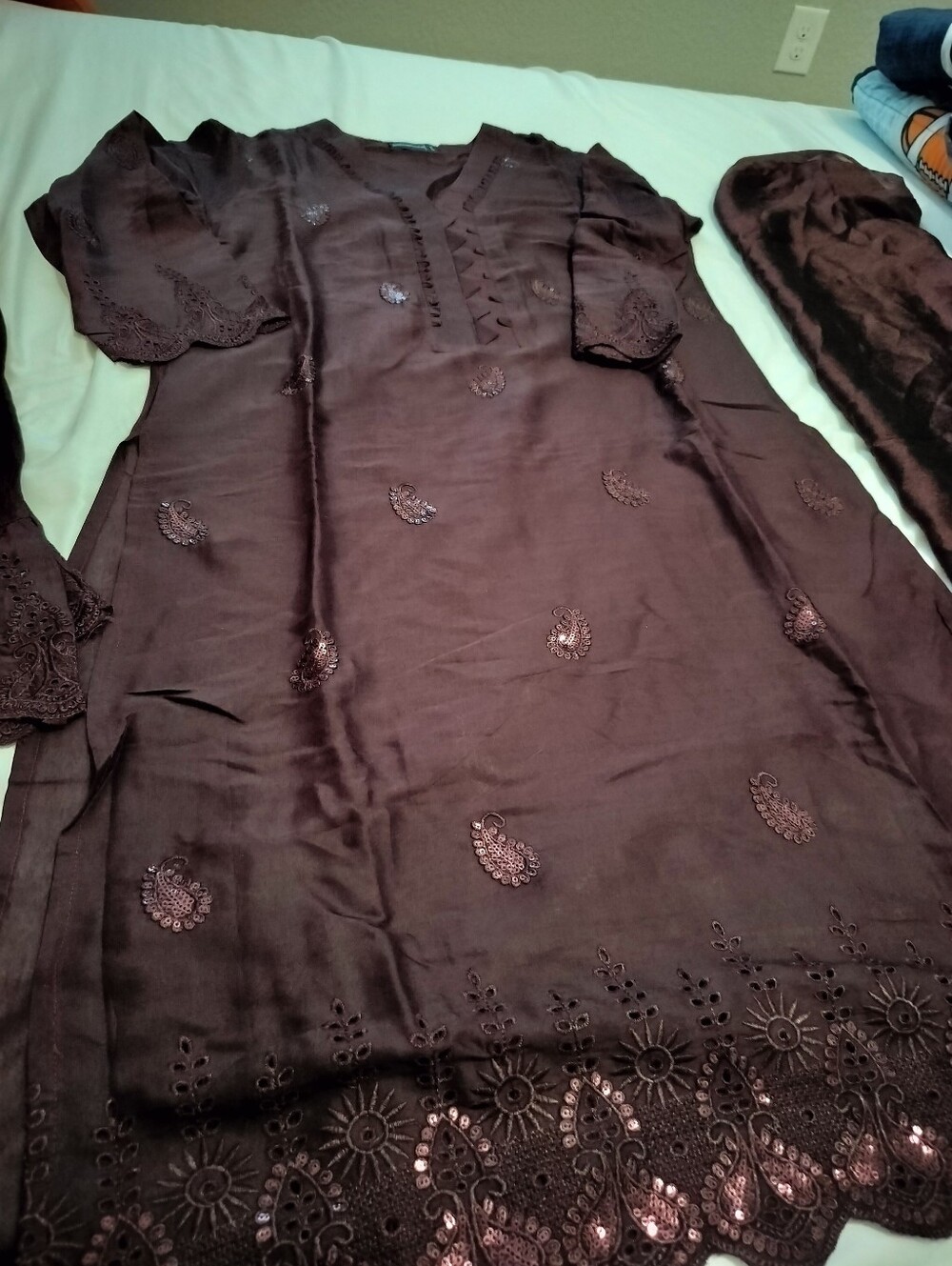 Sadabahar Purple Suit With Sequins And Embroidery